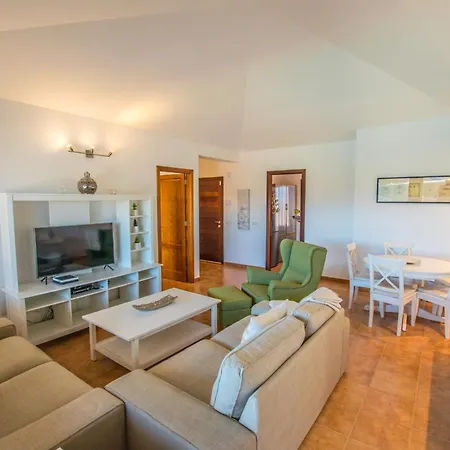 234 - Reinosa By Now Ltd * Playa Blanca (Lanzarote)